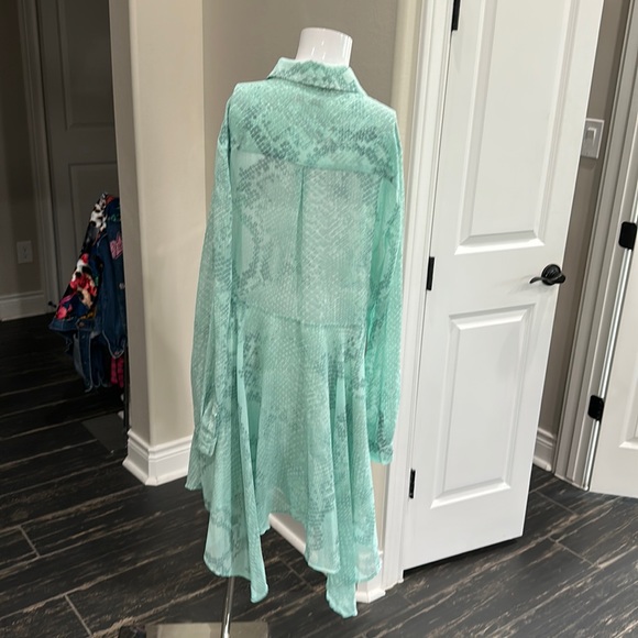 Dresses & Skirts - Guess dress